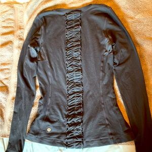 Black size 6 lululemon long sleeve top with back design